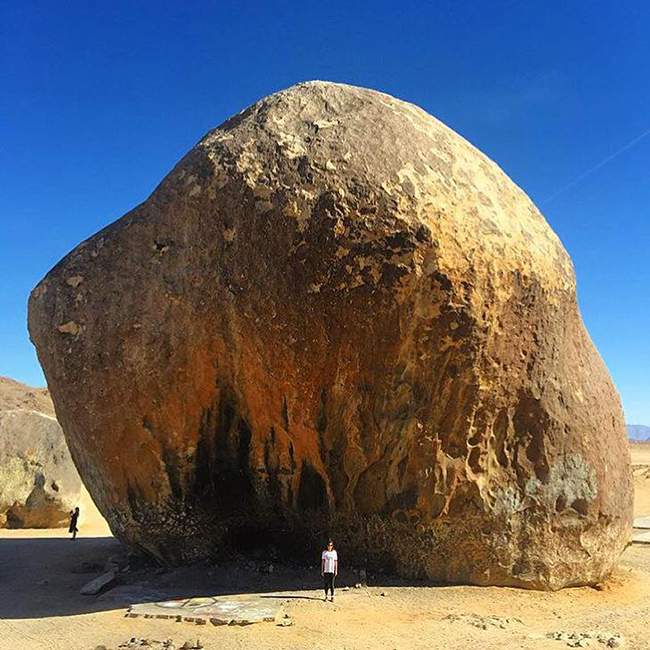largest boulder